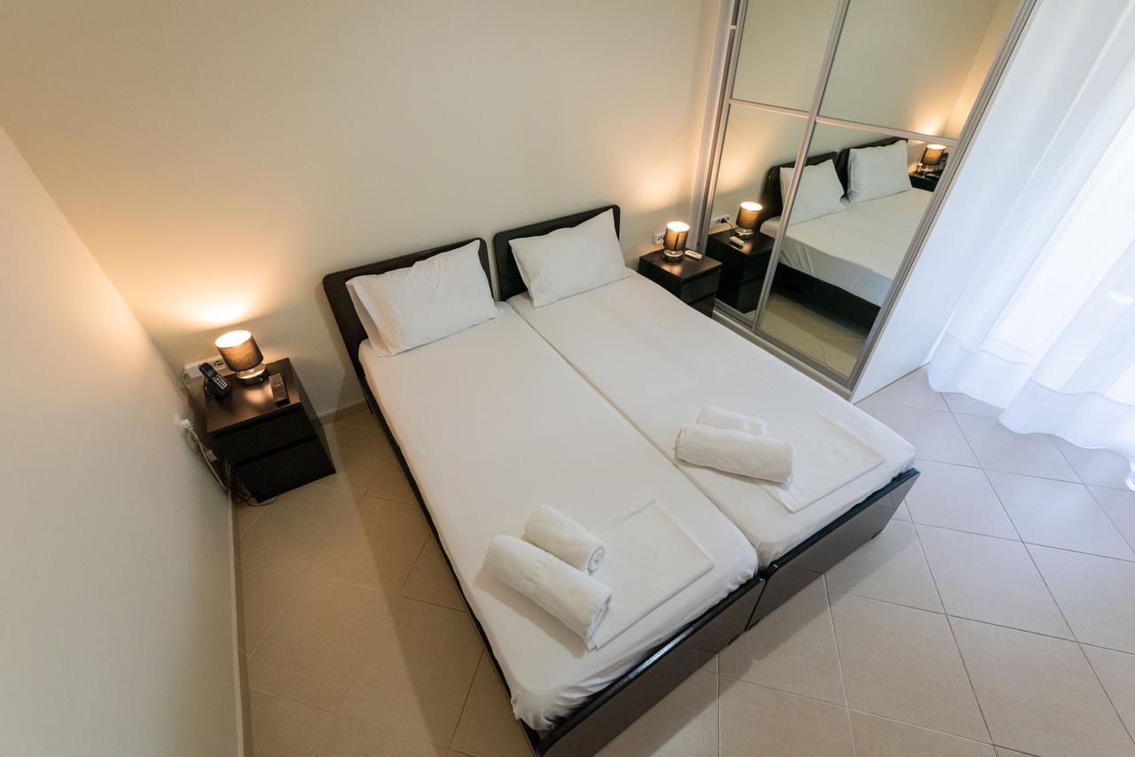 Grand Suites With Private Pools Kalamata Exterior foto