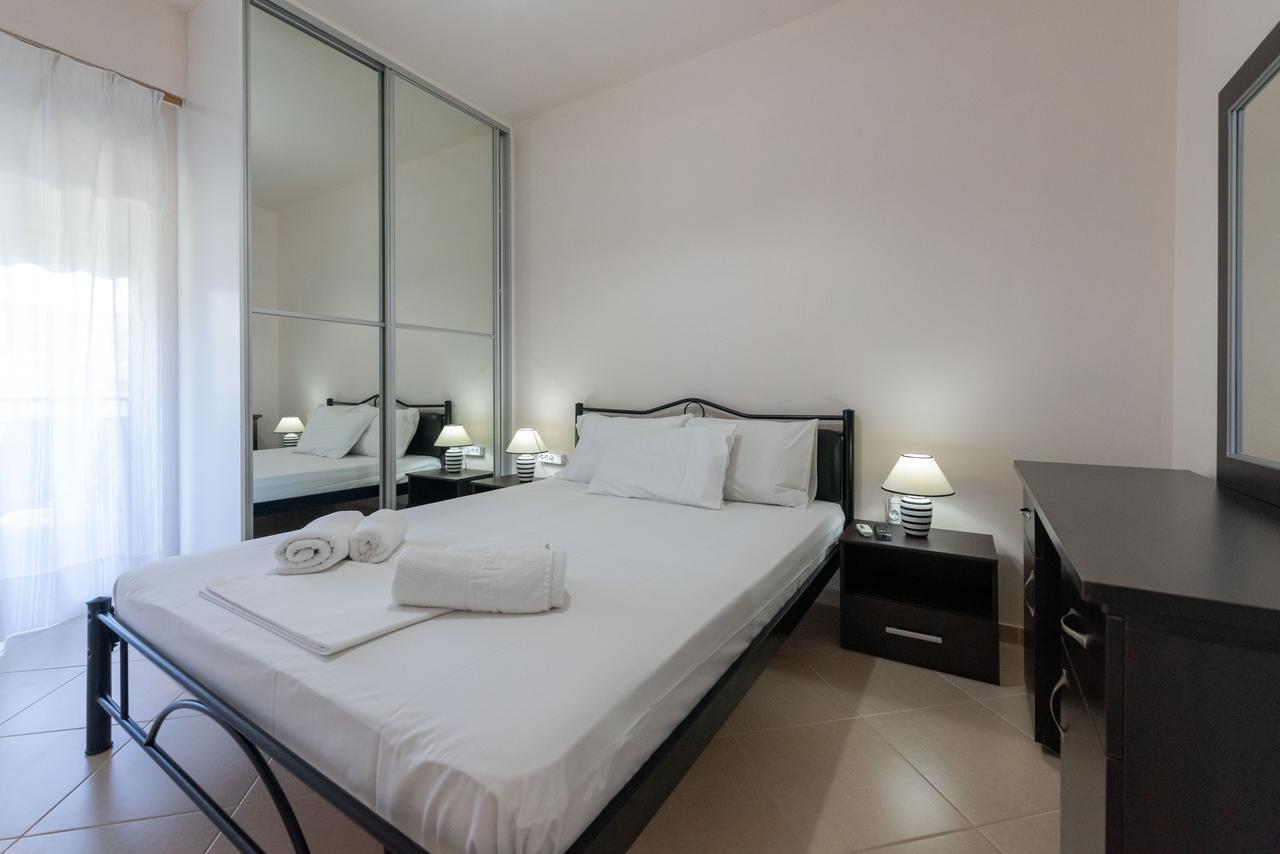 Grand Suites With Private Pools Kalamata Exterior foto