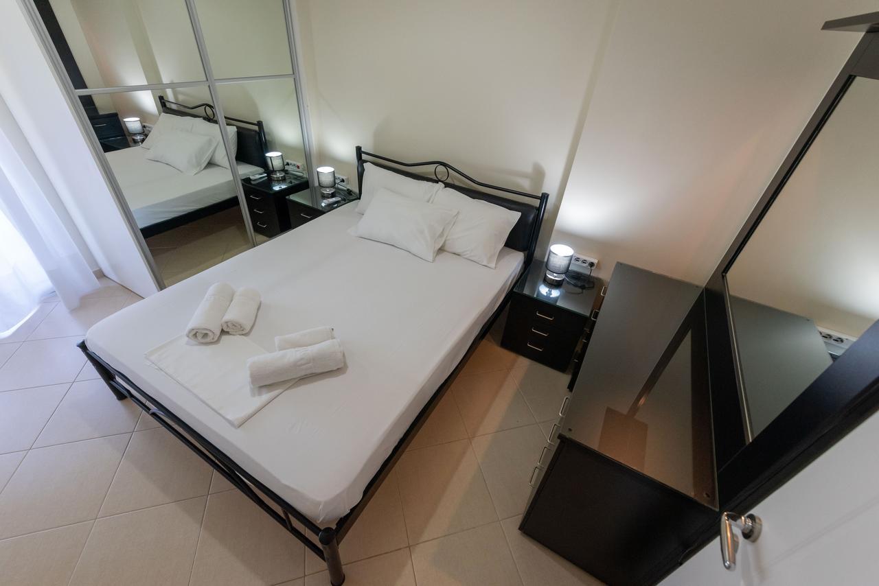 Grand Suites With Private Pools Kalamata Exterior foto