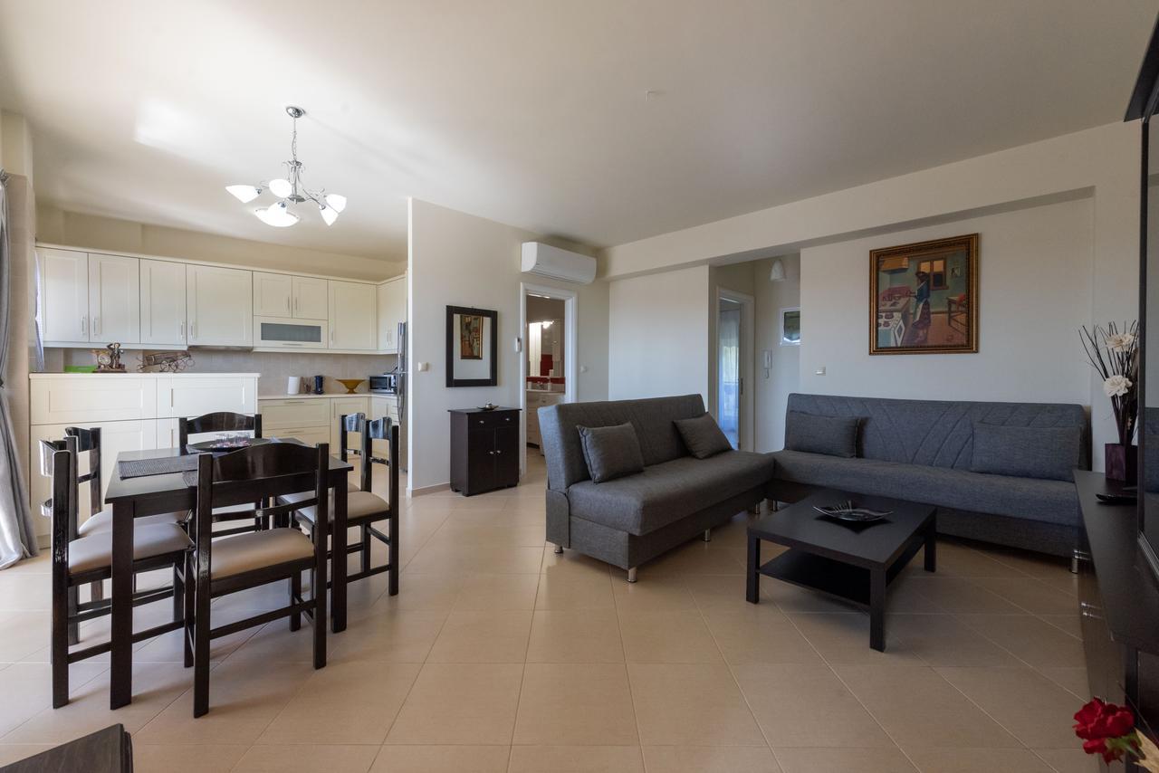 Grand Suites With Private Pools Kalamata Exterior foto