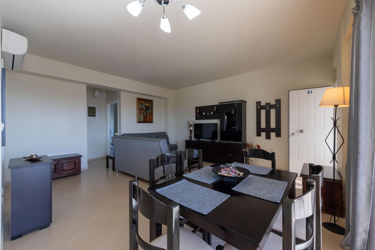 Grand Suites With Private Pools Kalamata Exterior foto
