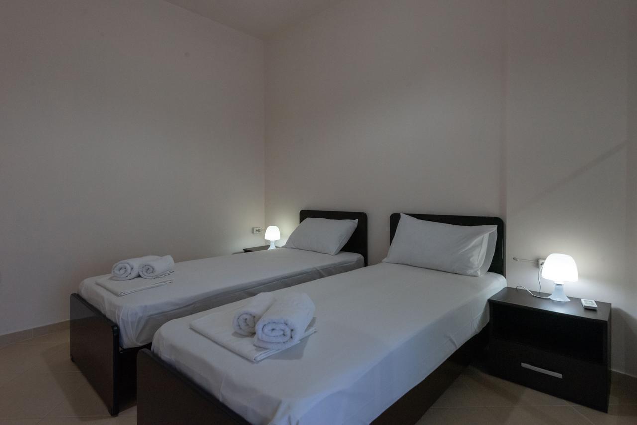 Grand Suites With Private Pools Kalamata Exterior foto
