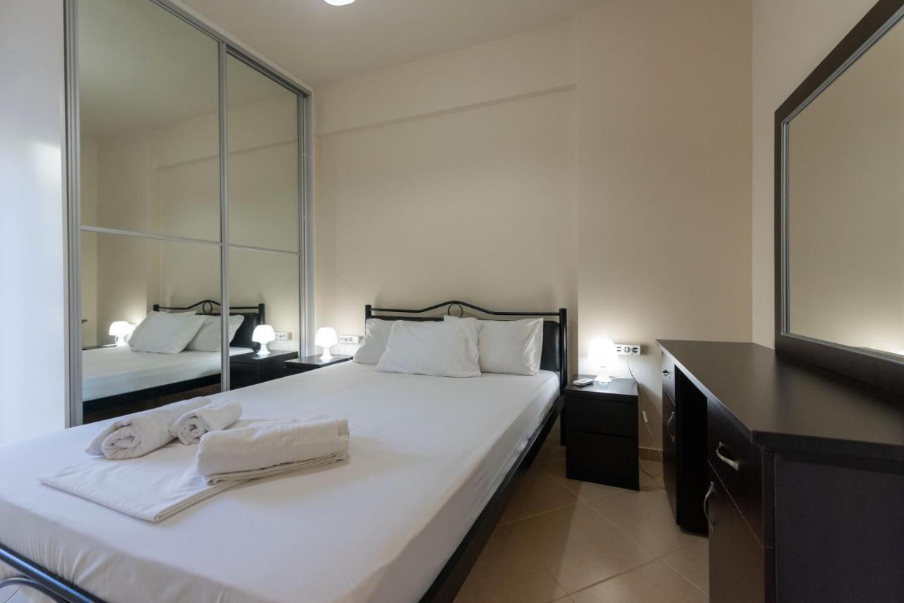 Grand Suites With Private Pools Kalamata Exterior foto
