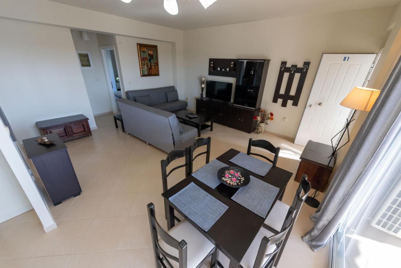 Grand Suites With Private Pools Kalamata Exterior foto