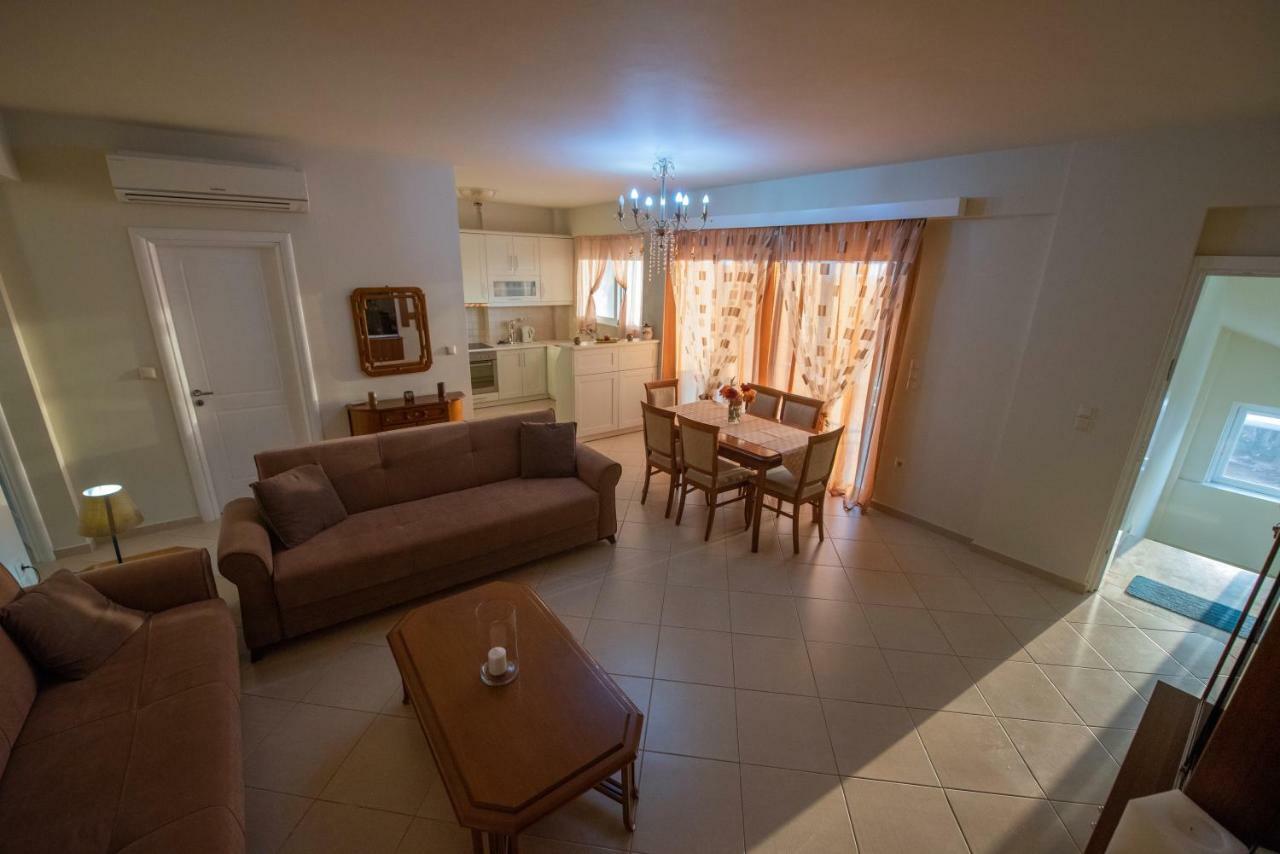 Grand Suites With Private Pools Kalamata Exterior foto